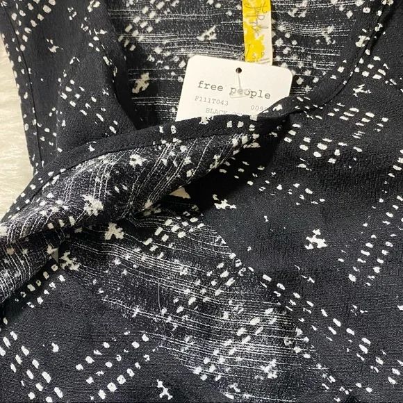 FREE PEOPLE NWT Crinkle Look Through Top in Black Combo Size Small - Picture 7 of 9